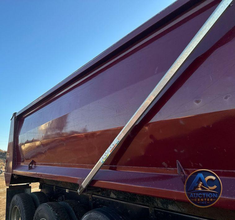 2019 Peterbilt 567  dump truck