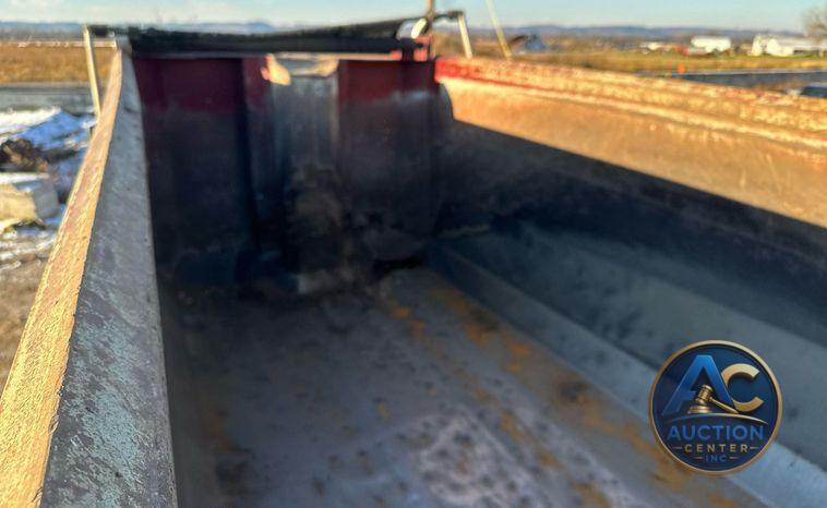 2019 Peterbilt 567  dump truck