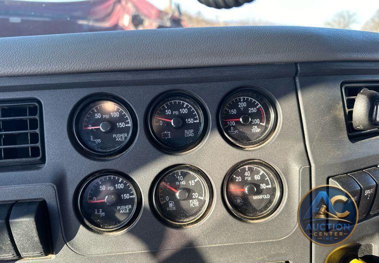 2019 Peterbilt 567  dump truck