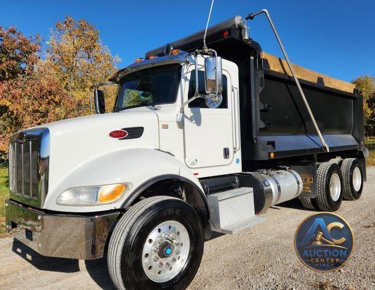 2015 Peterbilt 348  dump truck