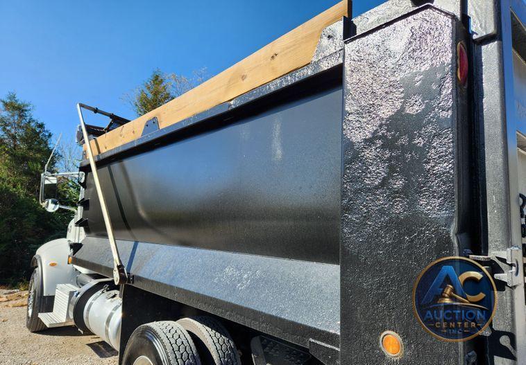 2015 Peterbilt 348  dump truck