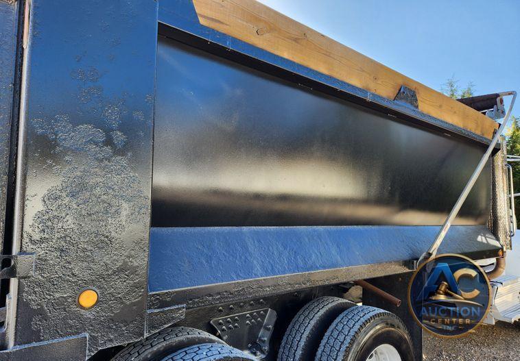2015 Peterbilt 348  dump truck