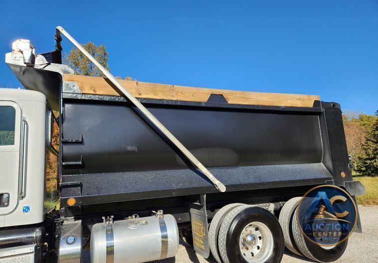 2015 Peterbilt 348  dump truck