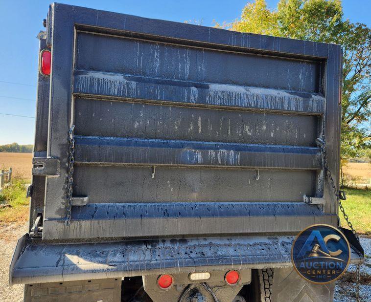 2015 Peterbilt 348  dump truck