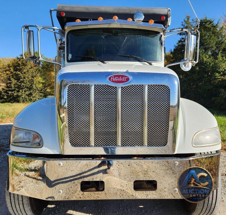 2015 Peterbilt 348  dump truck