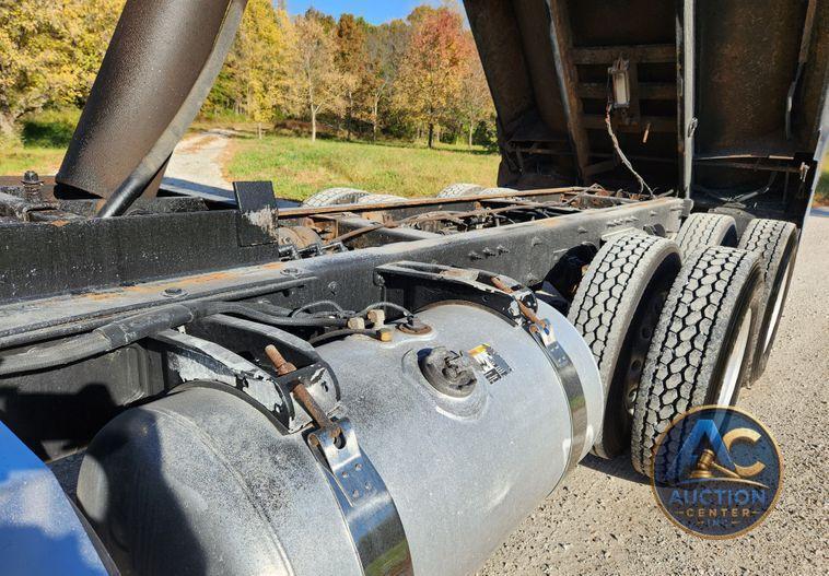 2015 Peterbilt 348  dump truck
