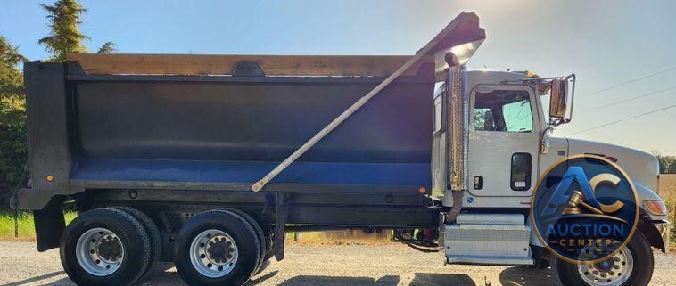 2015 Peterbilt 348  dump truck