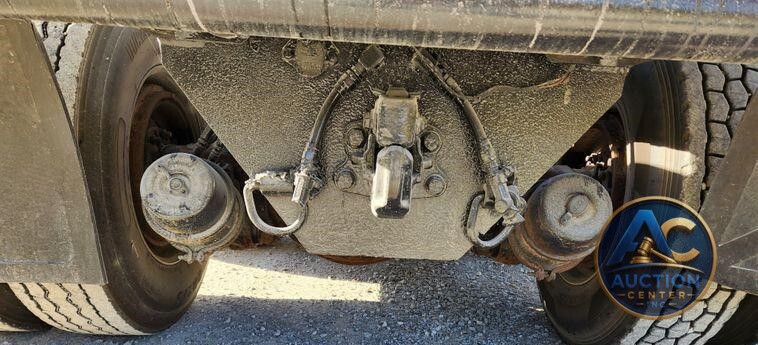 2015 Peterbilt 348  dump truck