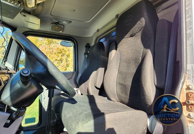 2015 Peterbilt 348  dump truck