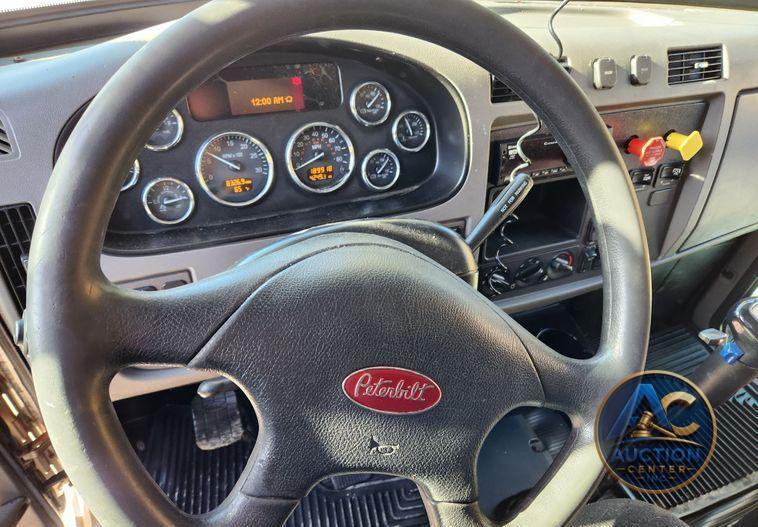2015 Peterbilt 348  dump truck