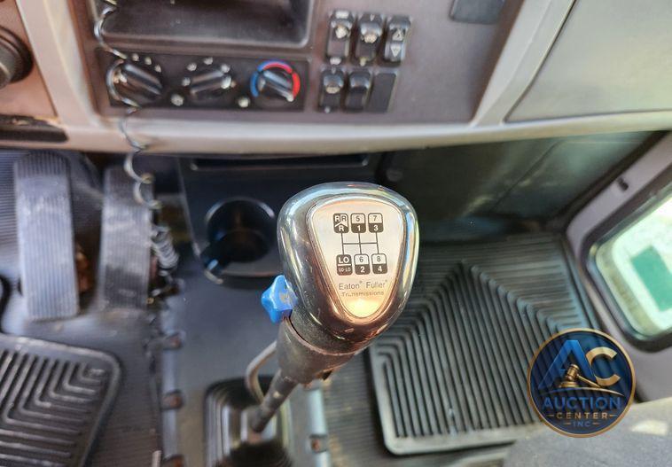 2015 Peterbilt 348  dump truck