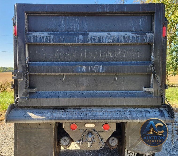 2015 Peterbilt 348  dump truck