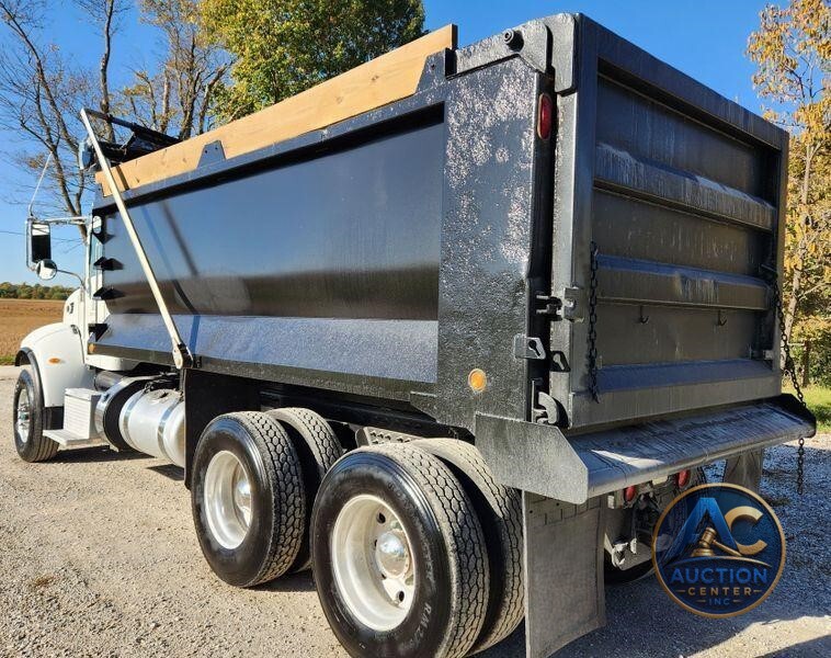 2015 Peterbilt 348  dump truck