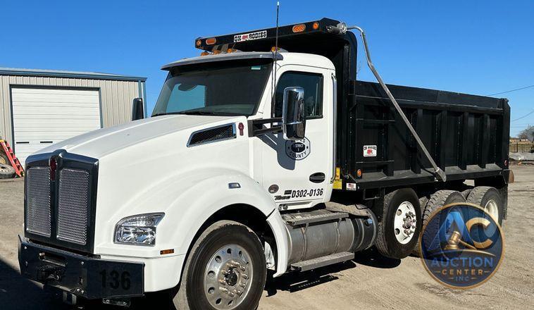 2021 Kenworth T880  dump truck