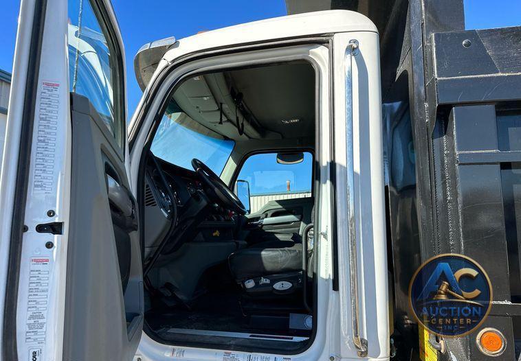 2021 Kenworth T880  dump truck