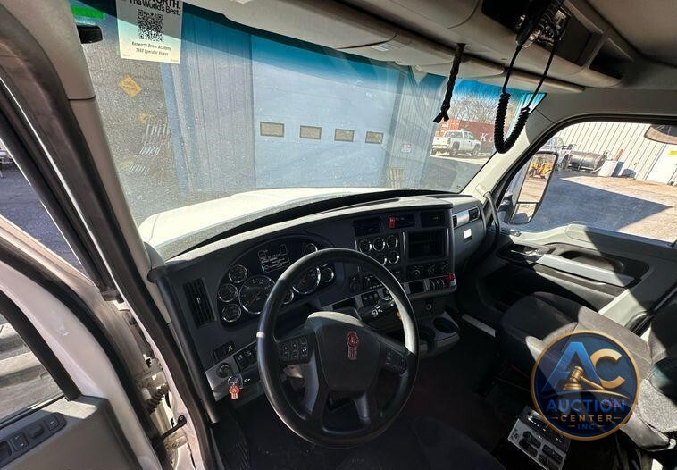 2021 Kenworth T880  dump truck