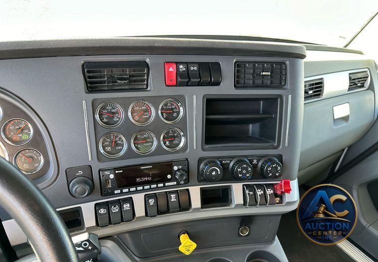 2021 Kenworth T880  dump truck