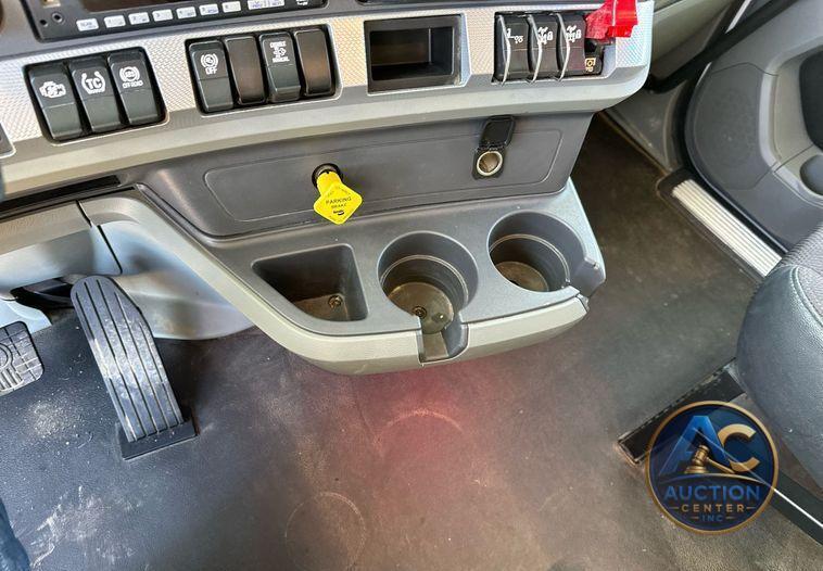 2021 Kenworth T880  dump truck