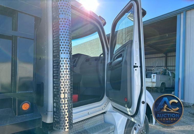 2021 Kenworth T880  dump truck