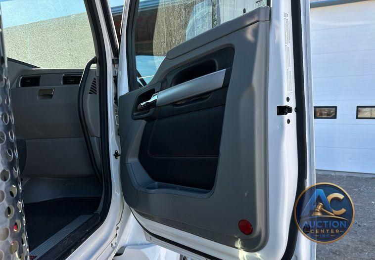 2021 Kenworth T880  dump truck