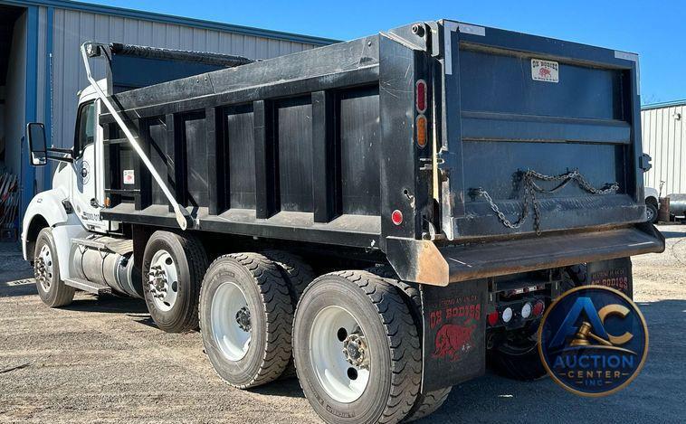 2021 Kenworth T880  dump truck