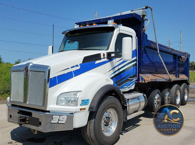 2016 Kenworth T880 dump truck