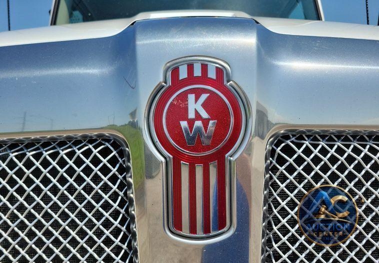 2016 Kenworth T880 dump truck