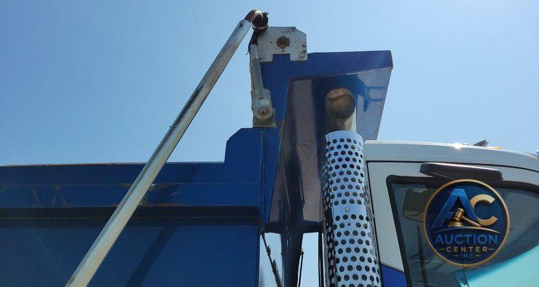 2016 Kenworth T880 dump truck