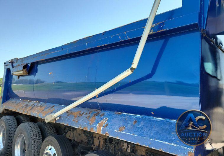 2016 Kenworth T880 dump truck