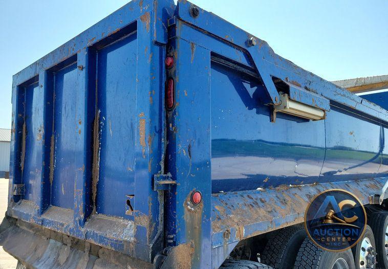 2016 Kenworth T880 dump truck