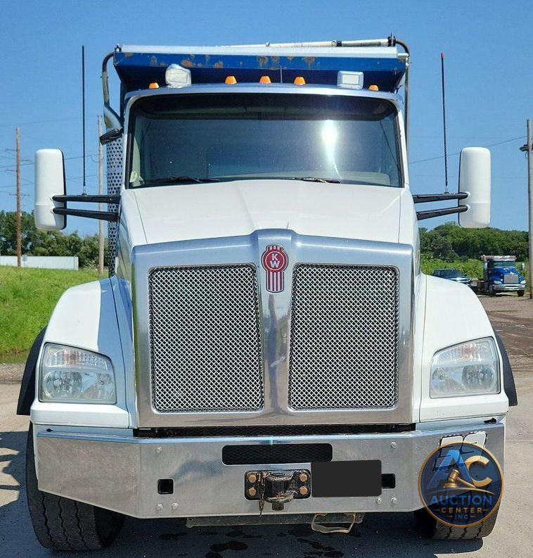 2016 Kenworth T880 dump truck