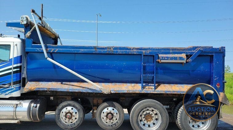 2016 Kenworth T880 dump truck