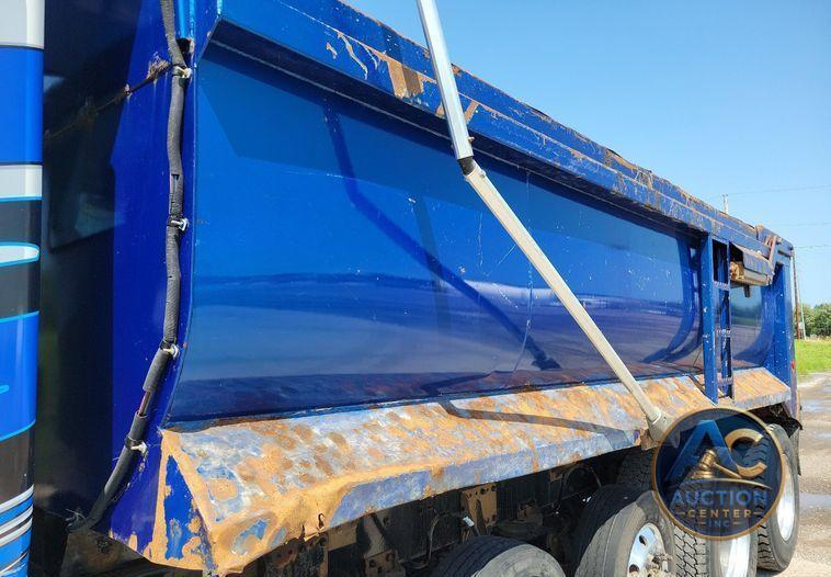 2016 Kenworth T880 dump truck