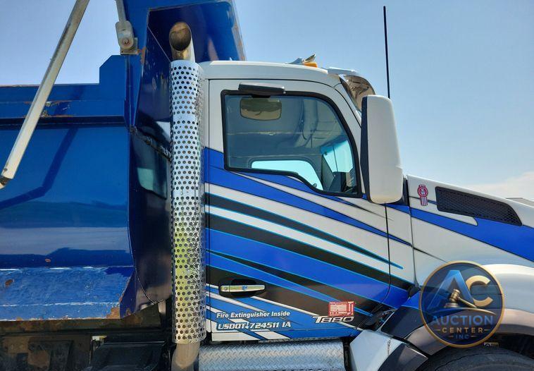 2016 Kenworth T880 dump truck