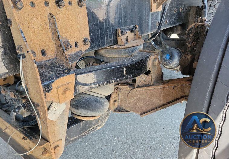 2016 Kenworth T880 dump truck