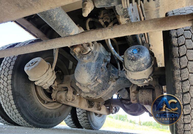 2016 Kenworth T880 dump truck
