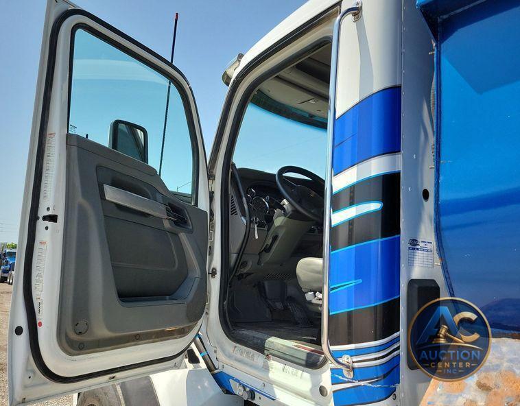 2016 Kenworth T880 dump truck