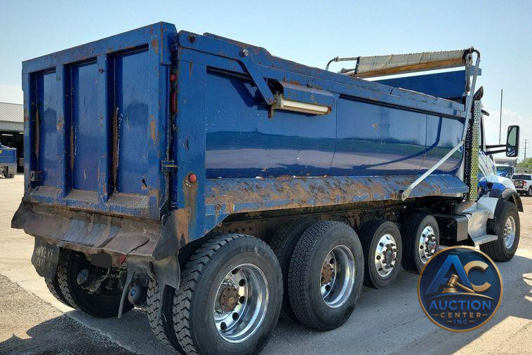 2016 Kenworth T880 dump truck