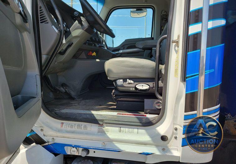 2016 Kenworth T880 dump truck