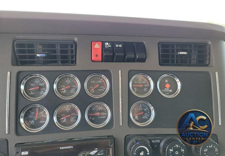 2016 Kenworth T880 dump truck