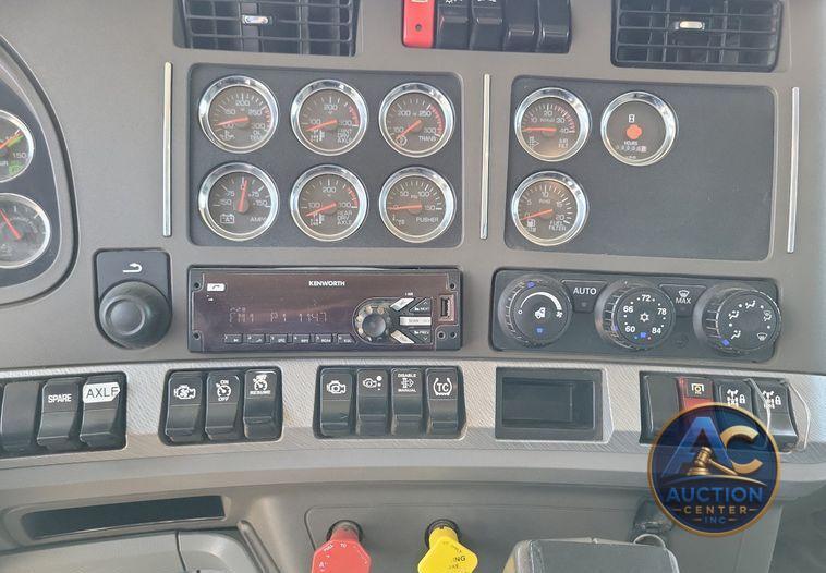 2016 Kenworth T880 dump truck