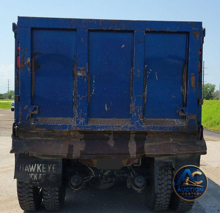 2016 Kenworth T880 dump truck