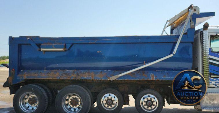 2016 Kenworth T880 dump truck