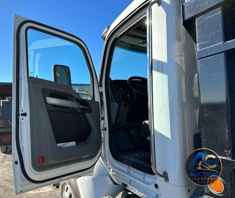 2021 Kenworth T880  dump truck