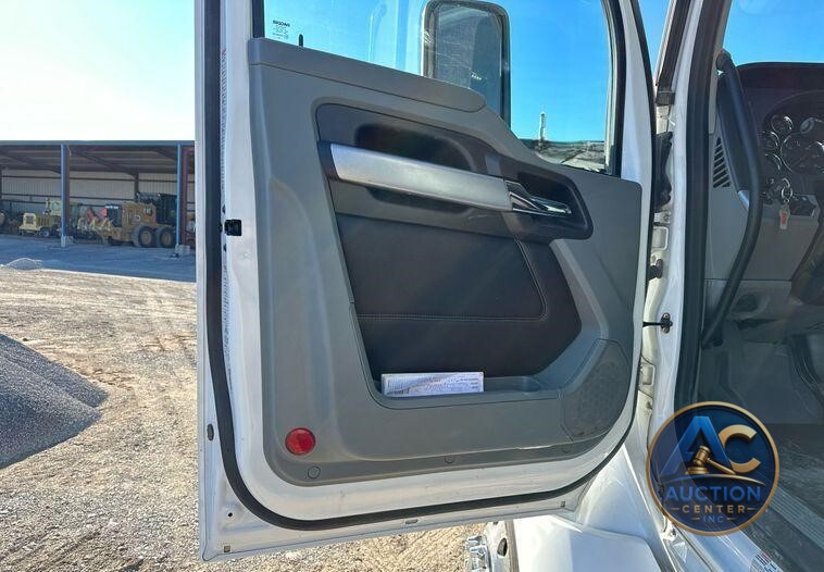 2021 Kenworth T880  dump truck