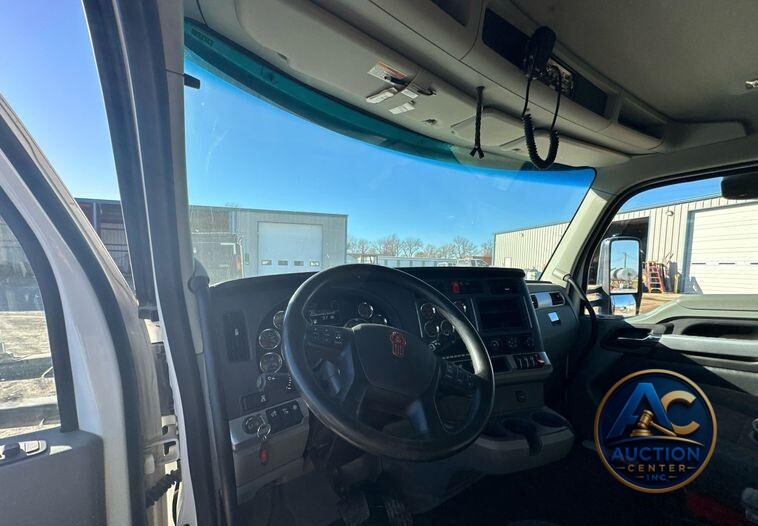 2021 Kenworth T880  dump truck