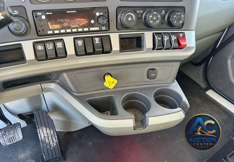 2021 Kenworth T880  dump truck