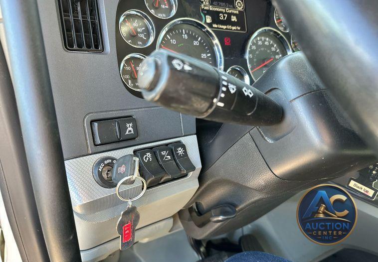 2021 Kenworth T880  dump truck