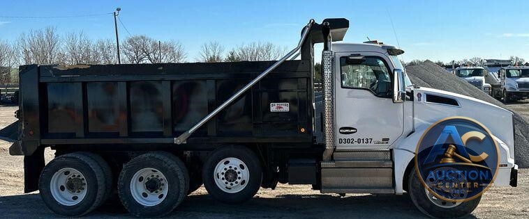 2021 Kenworth T880  dump truck