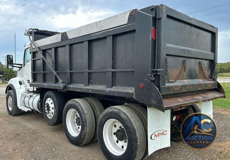 2016 Kenworth  T880 dump truck